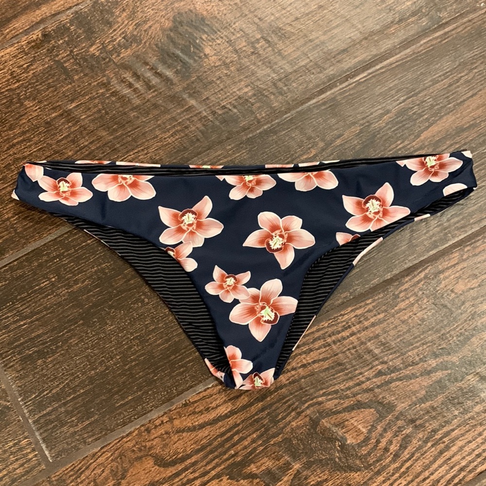 BNWOT Acacia Bottom